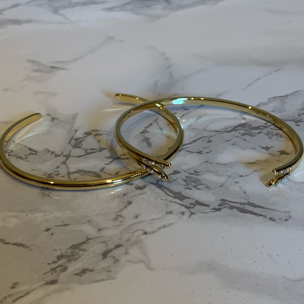🆕 Michelle Campbell: Gold Talon Bracelet Set - Picture 4 of 4